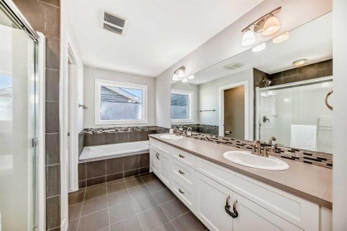 14 Evansfield Road Nw, Calgary, AB - Indoor Photo Showing Bathroom