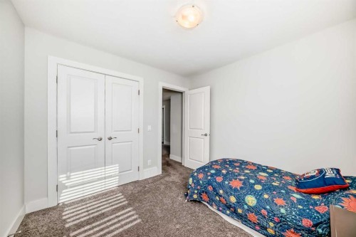 14 Evansfield Road Nw, Calgary, AB - Indoor Photo Showing Bedroom