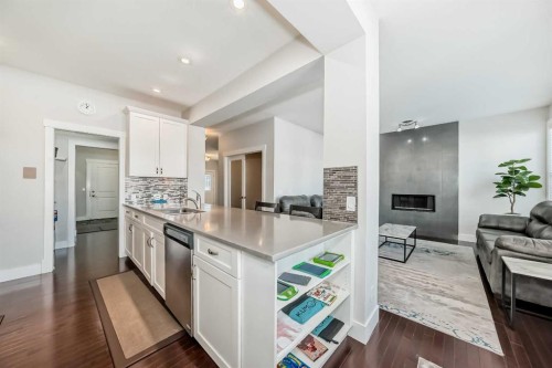 14 Evansfield Road Nw, Calgary, AB - Indoor Photo Showing Kitchen With Upgraded Kitchen