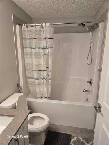 281 Creekside Boulevard Sw, Calgary, AB - Indoor Photo Showing Bathroom