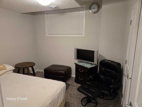 281 Creekside Boulevard Sw, Calgary, AB - Indoor Photo Showing Bedroom