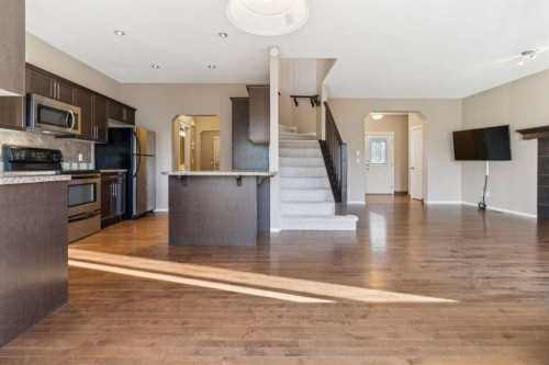 34 Kingsland Close, Airdrie, AB - Indoor Photo Showing Kitchen