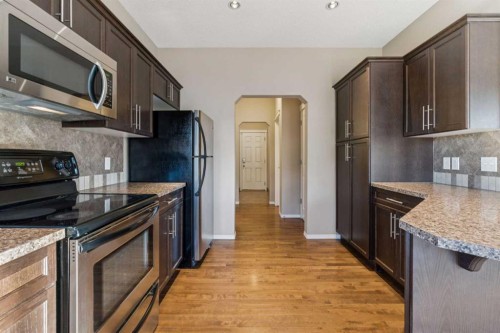 34 Kingsland Close, Airdrie, AB - Indoor Photo Showing Kitchen