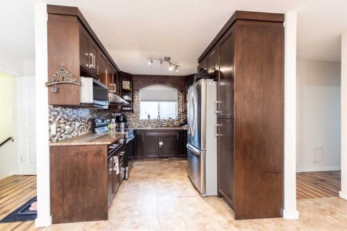 70 Martindale Boulevard Ne, Calgary, AB - Indoor Photo Showing Kitchen