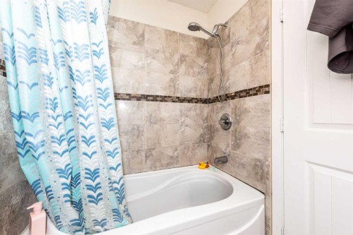 70 Martindale Boulevard Ne, Calgary, AB - Indoor Photo Showing Bathroom
