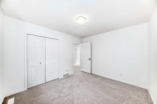 50 Hampstead Terrace Nw, Calgary, AB - Indoor Photo Showing Other Room