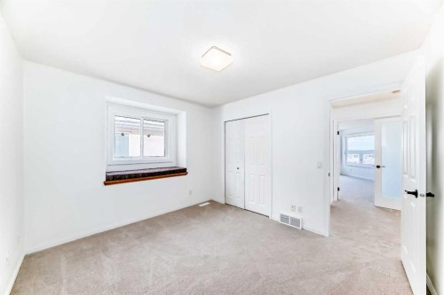 50 Hampstead Terrace Nw, Calgary, AB - Indoor Photo Showing Other Room