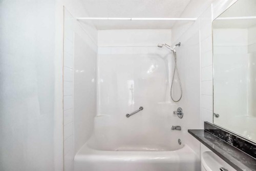 50 Hampstead Terrace Nw, Calgary, AB - Indoor Photo Showing Bathroom