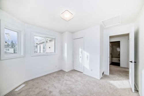 50 Hampstead Terrace Nw, Calgary, AB - Indoor Photo Showing Other Room