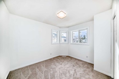 50 Hampstead Terrace Nw, Calgary, AB - Indoor Photo Showing Other Room