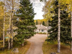 27 Elk Valley Place  Bragg Creek, AB T0L 0K0