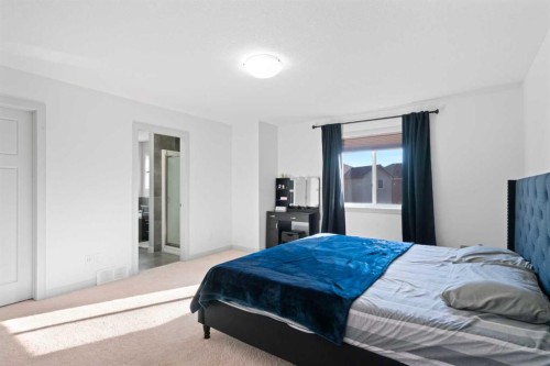 105 Everhollow Rise Sw, Calgary, AB - Indoor Photo Showing Bedroom
