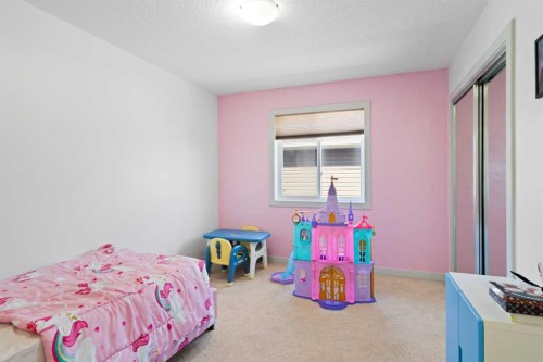 105 Everhollow Rise Sw, Calgary, AB - Indoor Photo Showing Bedroom