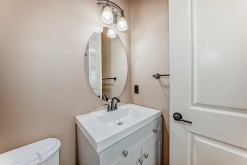 157 Everoak Park Sw, Calgary, AB - Indoor Photo Showing Bathroom