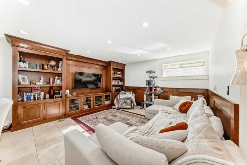 157 Everoak Park Sw, Calgary, AB - Indoor Photo Showing Living Room