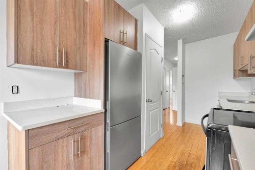 10831 5 Street Sw, Calgary, AB - Indoor