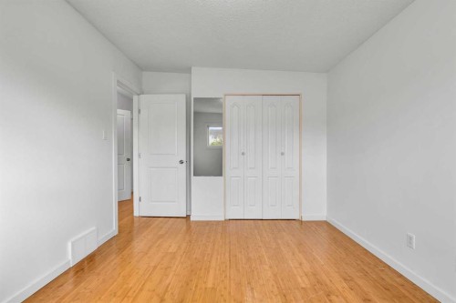 10831 5 Street Sw, Calgary, AB - Indoor Photo Showing Other Room