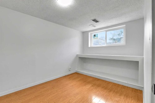 10831 5 Street Sw, Calgary, AB - Indoor Photo Showing Other Room