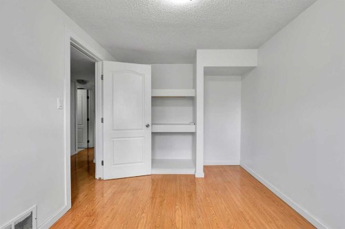 10831 5 Street Sw, Calgary, AB - Indoor Photo Showing Other Room