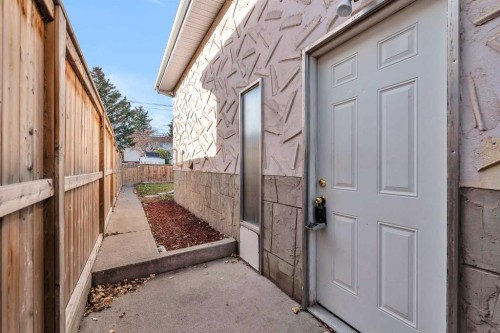 10831 5 Street Sw, Calgary, AB - Indoor