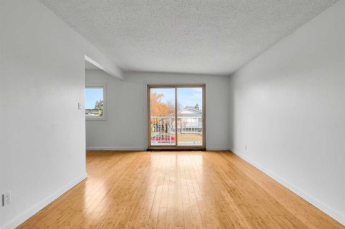10831 5 Street Sw, Calgary, AB - Indoor Photo Showing Other Room