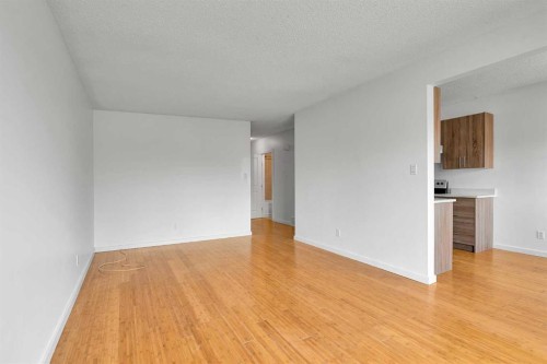 10831 5 Street Sw, Calgary, AB - Indoor Photo Showing Other Room
