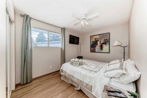 627 Seymour Avenue Sw, Calgary, AB - Indoor Photo Showing Bedroom
