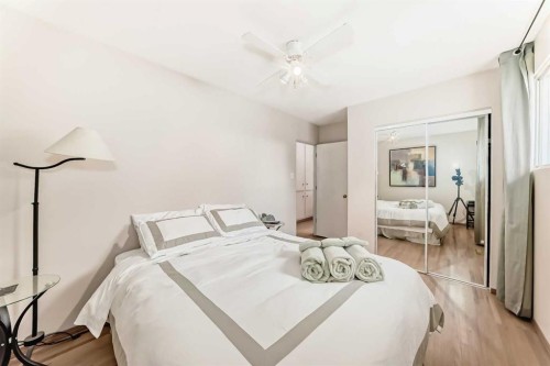 627 Seymour Avenue Sw, Calgary, AB - Indoor Photo Showing Bedroom