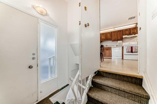 627 Seymour Avenue Sw, Calgary, AB - Indoor