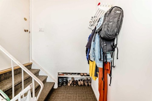 627 Seymour Avenue Sw, Calgary, AB - Indoor Photo Showing Other Room