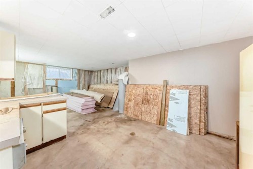 627 Seymour Avenue Sw, Calgary, AB - Indoor