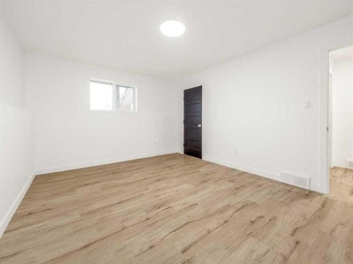 5105 40 Avenue, Taber, AB - Indoor Photo Showing Other Room