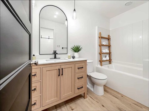 5105 40 Avenue, Taber, AB - Indoor Photo Showing Bathroom