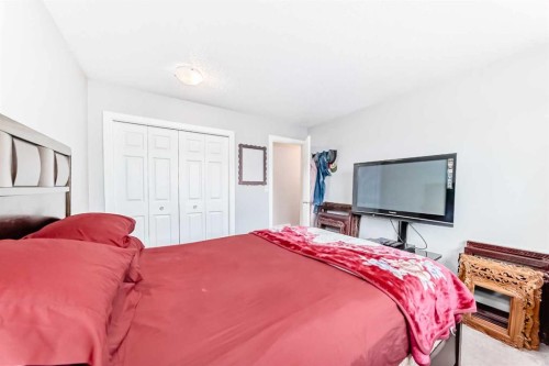 363 Templeside Circle Ne, Calgary, AB - Indoor Photo Showing Bedroom