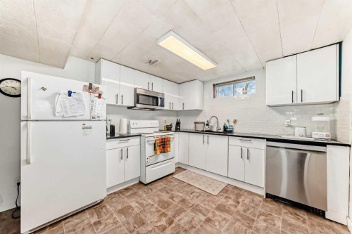 363 Templeside Circle Ne, Calgary, AB - Indoor Photo Showing Kitchen