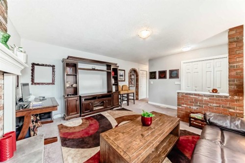 363 Templeside Circle Ne, Calgary, AB - Indoor Photo Showing Living Room
