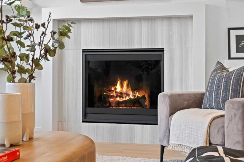 2518 16B Street Sw, Calgary, AB - Indoor Photo Showing Living Room With Fireplace