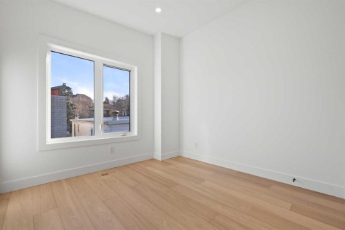 2518 16B Street Sw, Calgary, AB - Indoor Photo Showing Other Room