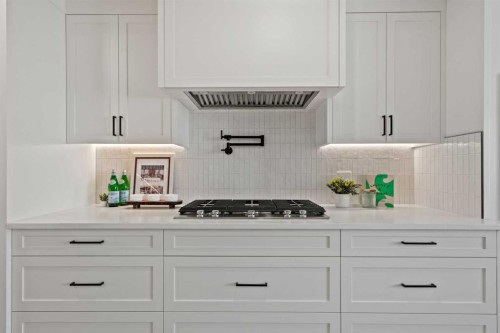 2518 16B Street Sw, Calgary, AB - Indoor Photo Showing Kitchen