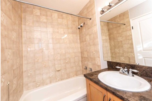 13 Martingrove Court Ne, Calgary, AB - Indoor Photo Showing Bathroom