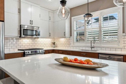 96 Beny-Sur-Mer Road Sw, Calgary, AB - Indoor Photo Showing Kitchen With Stainless Steel Kitchen With Upgraded Kitchen