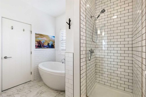 96 Beny-Sur-Mer Road Sw, Calgary, AB - Indoor Photo Showing Bathroom