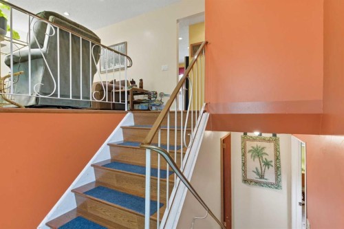 124 Lynnbrook Road Se, Calgary, AB - Indoor Photo Showing Other Room