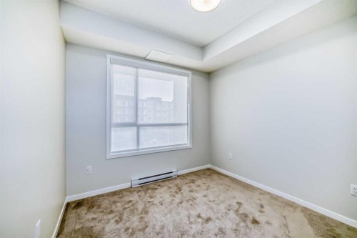 2206-33 Carringham Gate Nw, Calgary, AB - Indoor Photo Showing Other Room