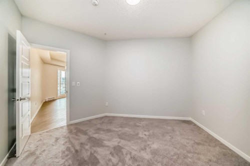 2206-33 Carringham Gate Nw, Calgary, AB - Indoor Photo Showing Other Room