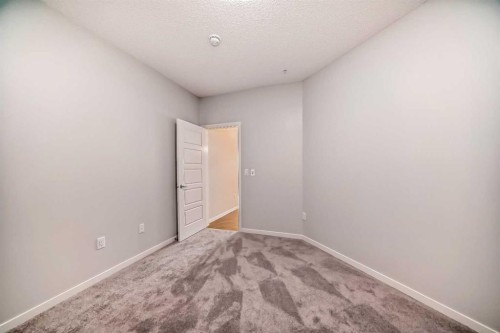 2206-33 Carringham Gate Nw, Calgary, AB - Indoor Photo Showing Other Room