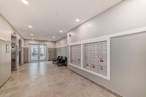 2206-33 Carringham Gate Nw, Calgary, AB - Indoor Photo Showing Other Room