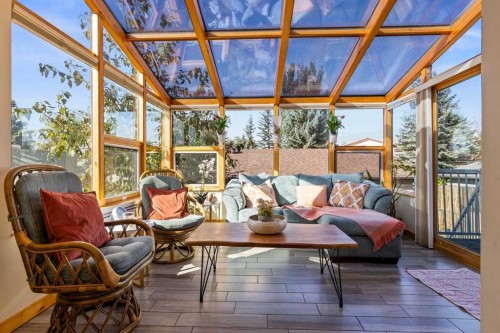 1018 10 Avenue Se, High River, AB -  With Deck Patio Veranda With Exterior