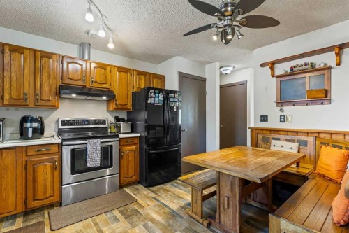 1018 10 Avenue Se, High River, AB - Indoor Photo Showing Kitchen