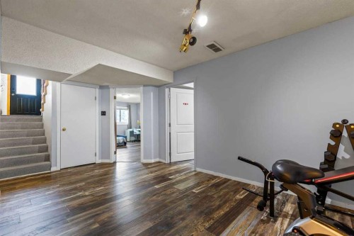 1018 10 Avenue Se, High River, AB - Indoor